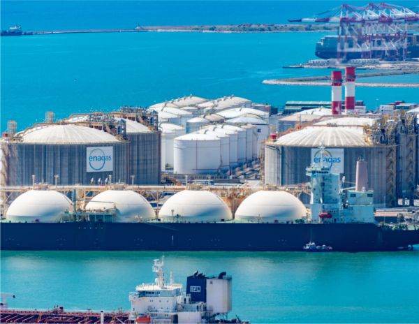 Criza geopolitică redesenează comerţul cu LNG: exportatorii americani - reticenţi la contractele pe termen lung